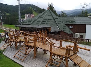 ukraine/carpathian-mountains/restaurant/kolyba