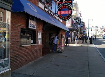 tennessee/memphis-beale-street/restaurant/king-jerry-lawler-s-hall-of-fame-bar-grille