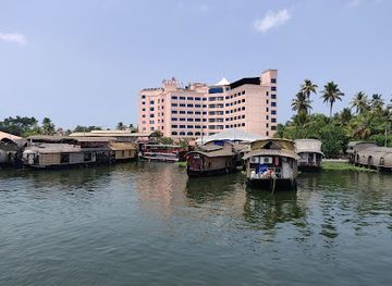 india/alleppey/restaurant/world-in-the-pot-ramada-alleppey