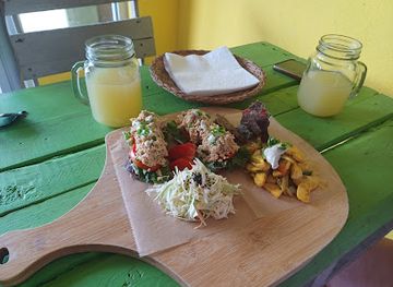 jamaica/port-antonio/restaurant/living-it-vegan
