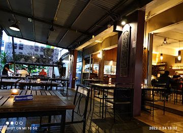 malaysia/kuching/restaurant/sidewalk