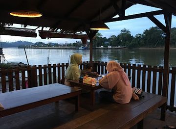 indonesia/pulau-derawan/restaurant/rm-celebes