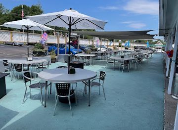 rhode-island/narragansett/restaurant/leo-s-pizza