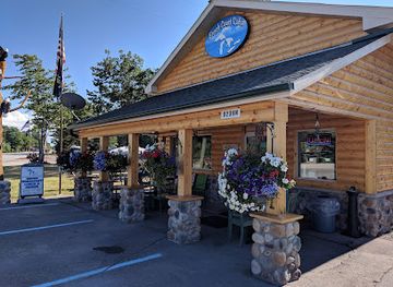michigan/tahquamenon-falls-state-park/restaurant/fresh-coast-cafe