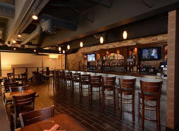 kansas/central-plains/restaurant/avi-seabar-chophouse