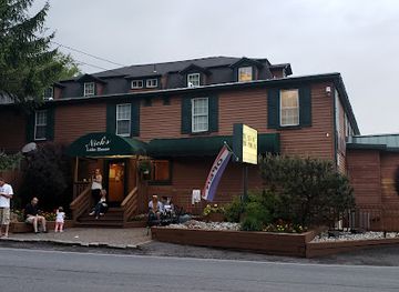 pennsylvania/pocono-mountains/restaurant/nick-s-lake-house-restaurant