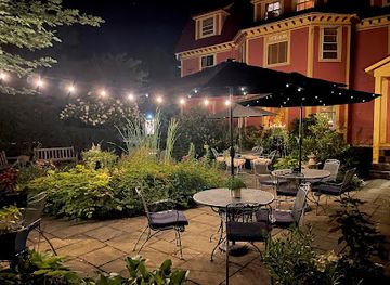 vermont/woodstock/restaurant/the-village-inn-of-woodstock