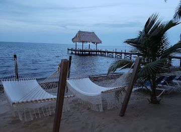 belize/glover-s-reef-atoll/restaurant/love-on-the-rocks-stone-grill-restaurant