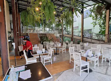Laytrang 2 restaurants