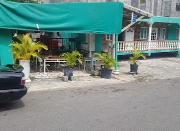saint-vincent-and-the-grenadines/chateaubelair/restaurant/bridge-bar-cuisine