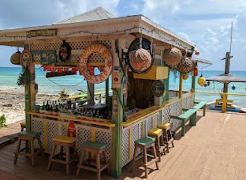 the-bahamas/eleuthera/restaurant/leorose-sunset-beach-bar-grill