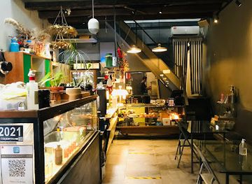 malaysia/johor/restaurant/flowers-in-the-window