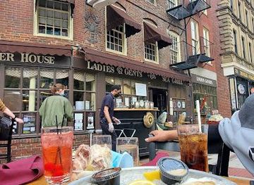 massachusetts/gloucester/restaurant/union-oyster-house