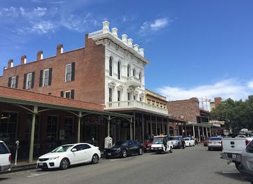california/sacramento/old-sacramento-historic-district/restaurant/honey-and-the-trapcat