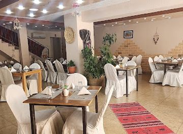 jordan/petra/petra-archaeological-park/restaurant/palm-court-restaurant-cafe