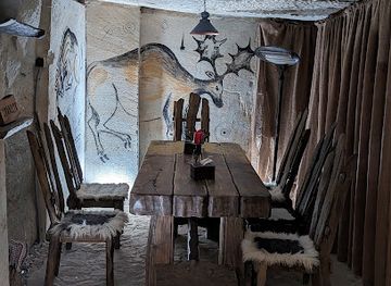 moldova/divnogorie-national-park/restaurant/epoca-de-piatra