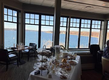 wisconsin/glacial-lake-wisconsin/restaurant/the-grandview-restaurant