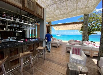 saint-vincent-and-the-grenadines/canouan/restaurant/shenanagins-beach-club