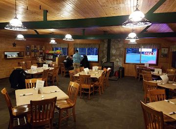 michigan/tahquamenon-falls-state-park/restaurant/little-falls-inn