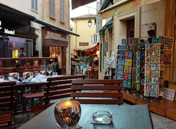 france/cannes/le-suquet/restaurant/table-22
