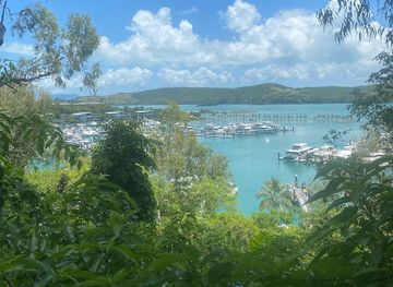 australia/whitsunday-islands/restaurant/sporties-staff-bar