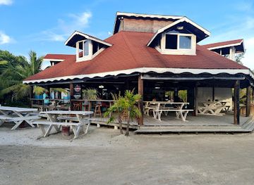 honduras/utila/restaurant/bando-beach