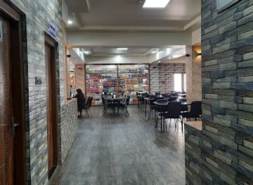 bhutan/chhukha/restaurant/highway-host
