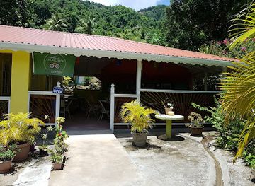 saint-lucia/jalousie-beach/restaurant/martha-s-tables