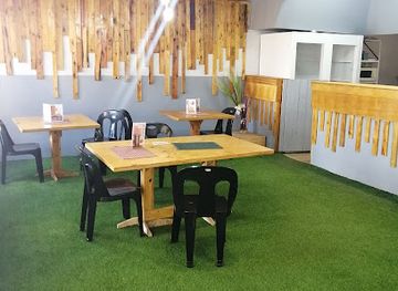 lesotho/maluti-mountains/restaurant/seasonal-liquor-restaurant