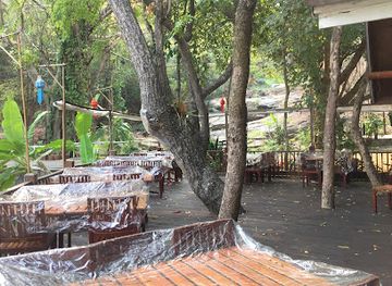 thailand/doi-suthep-pui-national-park/restaurant/palaad-tawanron-restaurant