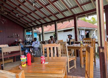 honduras/roatan/restaurant/look-out-restaurant-bar