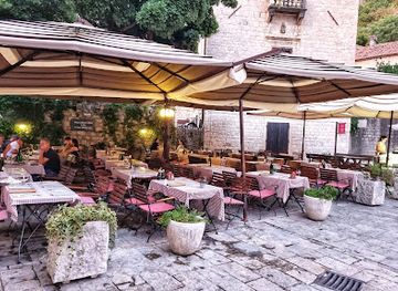 montenegro/cetinje/restaurant/pescaria-dekaderon