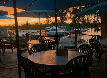 north-carolina/coastal-plain/restaurant/capt-bob-beck-s-marina-cafe