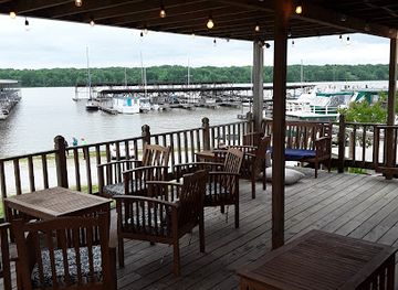 mississippi/the-capital-region/restaurant/guy-s-place-on-water-dining