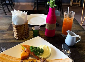vietnam/dalat/xuan-huong-lake/restaurant/carrot-restaurant-mon-au-ngon-da-lat