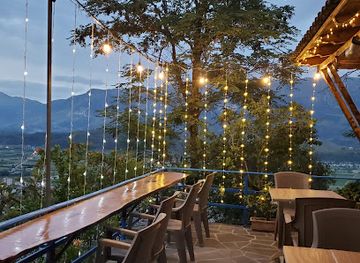 albania/gjirokaster/restaurant/veranda-clockwise