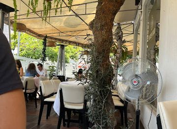 peru/south-coast/restaurant/vista-al-mar