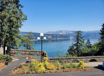 oregon/columbia-river-gorge/restaurant/simon-s-cliff-house