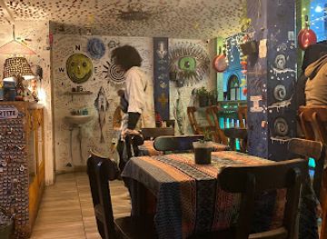 colombia/guatape/restaurant/brujula-food-and-drinks