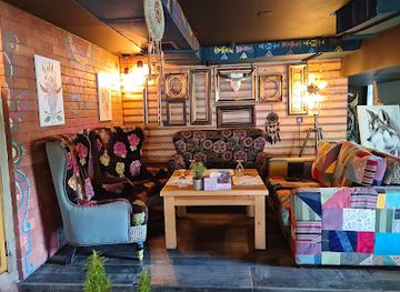 jordan/burial-mounds/restaurant/boho-haus