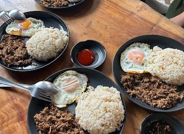 philippines/anawangin-cove/restaurant/hide-in-tapa-ni-lola