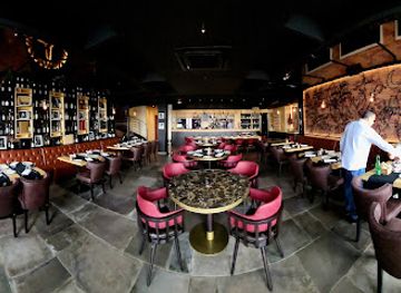 serbia/belgrade/savamala/restaurant/tomahawk