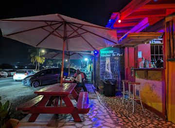 sint-maarten/fort-amsterdam/restaurant/biggy-s-central