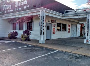 illinois/quad-cities/restaurant/the-filling-station