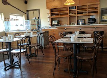 ohio/cuyahoga-valley-national-park/restaurant/the-blue-door-cafe-bakery