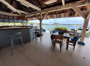 curacao/caracas-bay/restaurant/uncle-j-s-seafood-grill