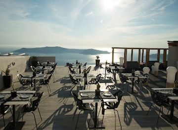 greece/santorini/imerovigli/restaurant/le-moustache-caldera-pool-lounge-restaurant