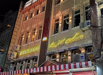 pakistan/peshawar/qissa-khwani-bazaar/restaurant/namak-mandi-restaurant