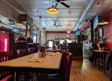 michigan/saugatuck/restaurant/phil-s-bar-grille