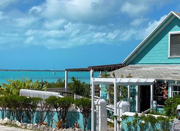 the-bahamas/rum-cay/restaurant/wild-orchids-waterfront-restaurant